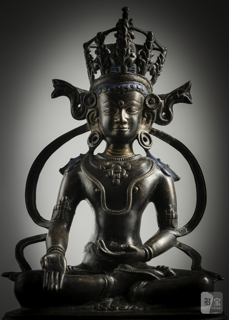 A BRONZE FIGURE OF RATNASAMBHAVA - 图3